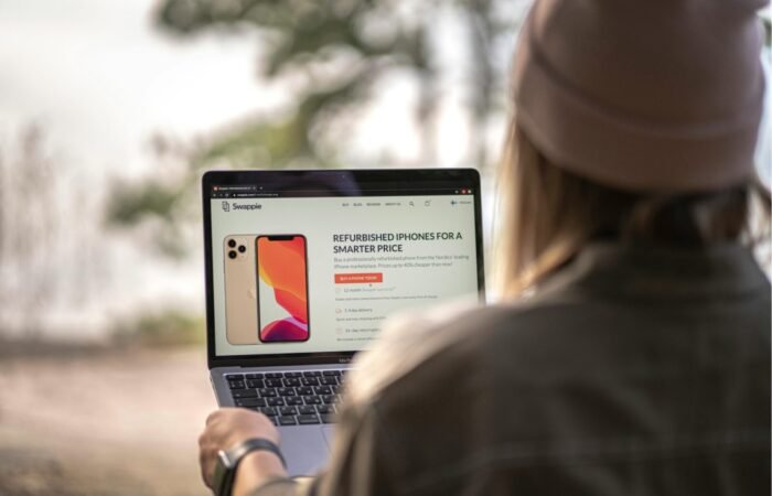 Ikon keranjang belanja digital yang ditinggalkan pembeli, menggambarkan masalah cart abandonment pada toko online.