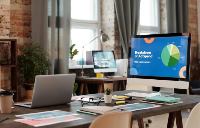Ilustrasi alur strategi retargeting ads yang melacak pengunjung website dan menampilkan iklan tertarget di media sosial.